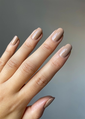 Honesty / Oxygented Creamy Dark Beige Nailberry 